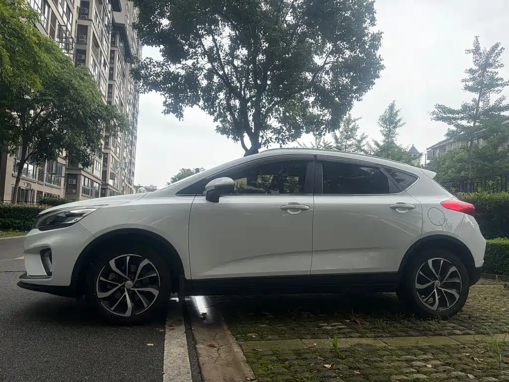 Geely Emgrand GS 2019