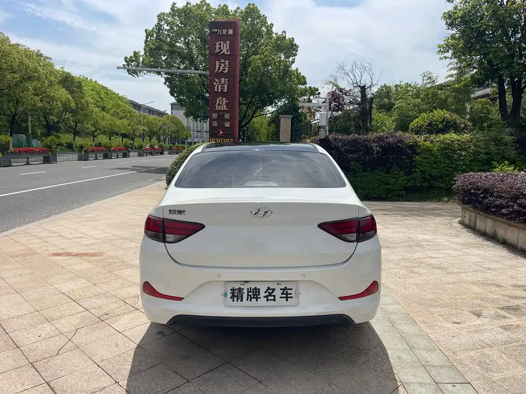 Hyundai Elantra 2018 — фото 8