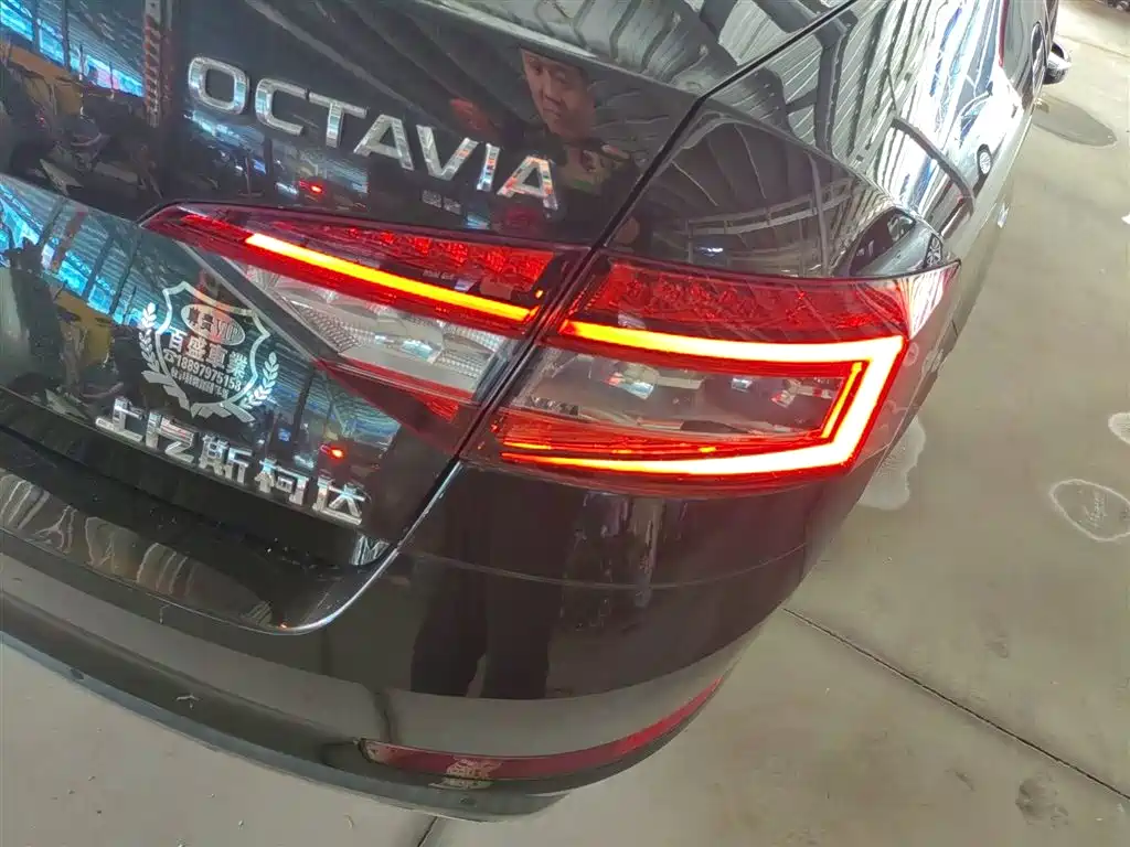 Skoda Octavia 2018 — фото 24
