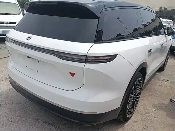 NIO ES8 2023