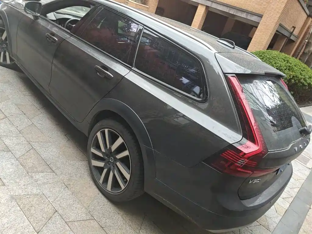 Volvo V90 2023 — фото 3