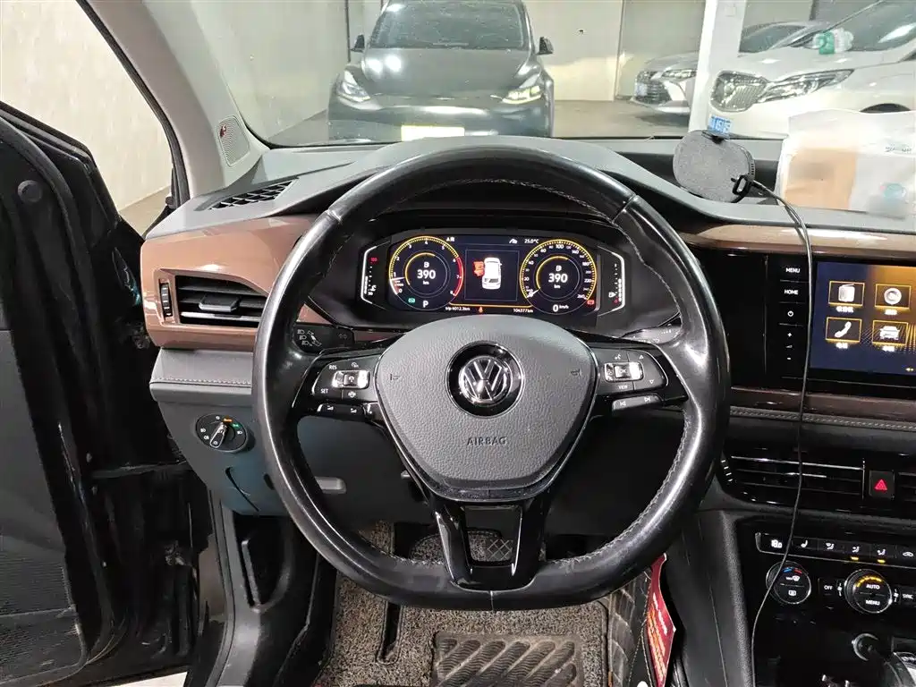 Volkswagen Tharu 2020
