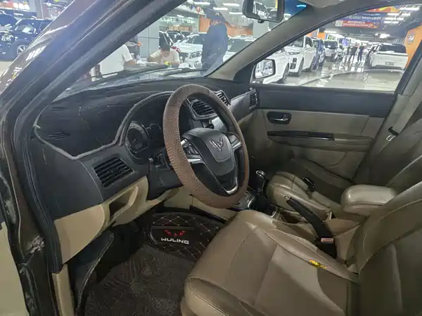 Wuling Hongguang 2014