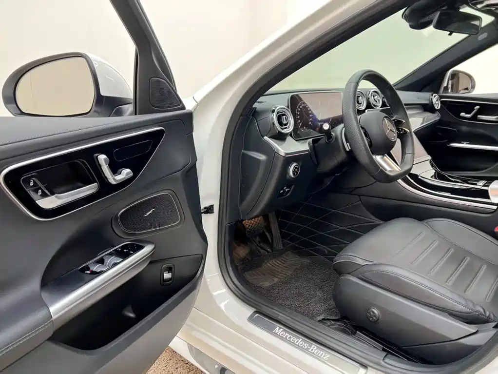 Mercedes-Benz C-Class 2023 — фото 12