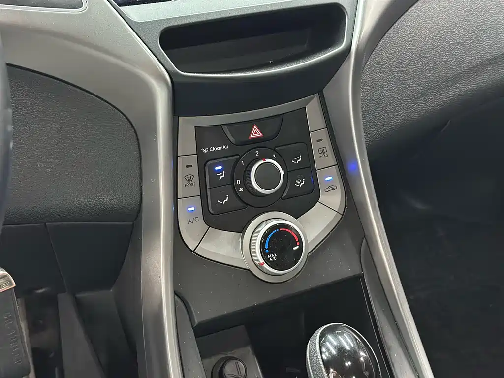Hyundai Elantra 2017 — фото 9