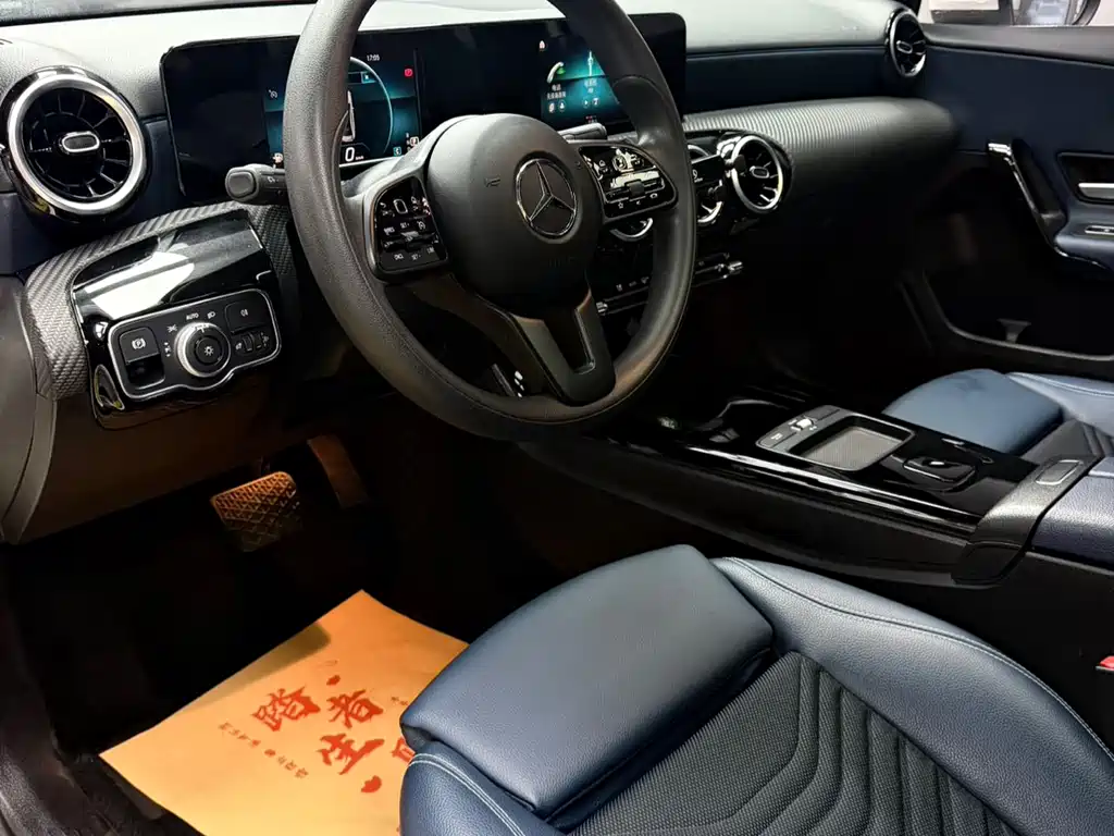 Mercedes-Benz A-Class 2021 — фото 17