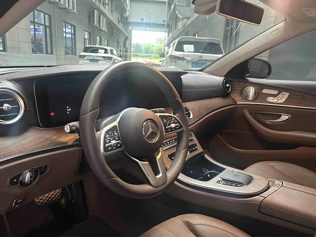Mercedes-Benz E-Class 2020 — фото 13
