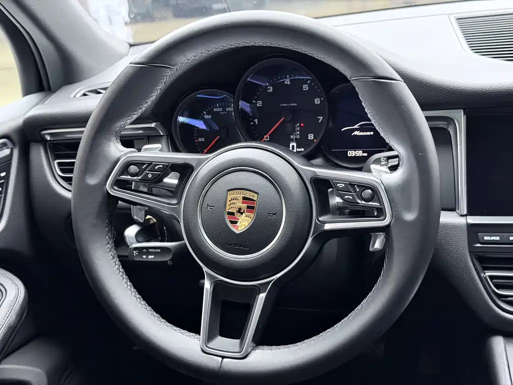 Porsche Macan 2019 — фото 37