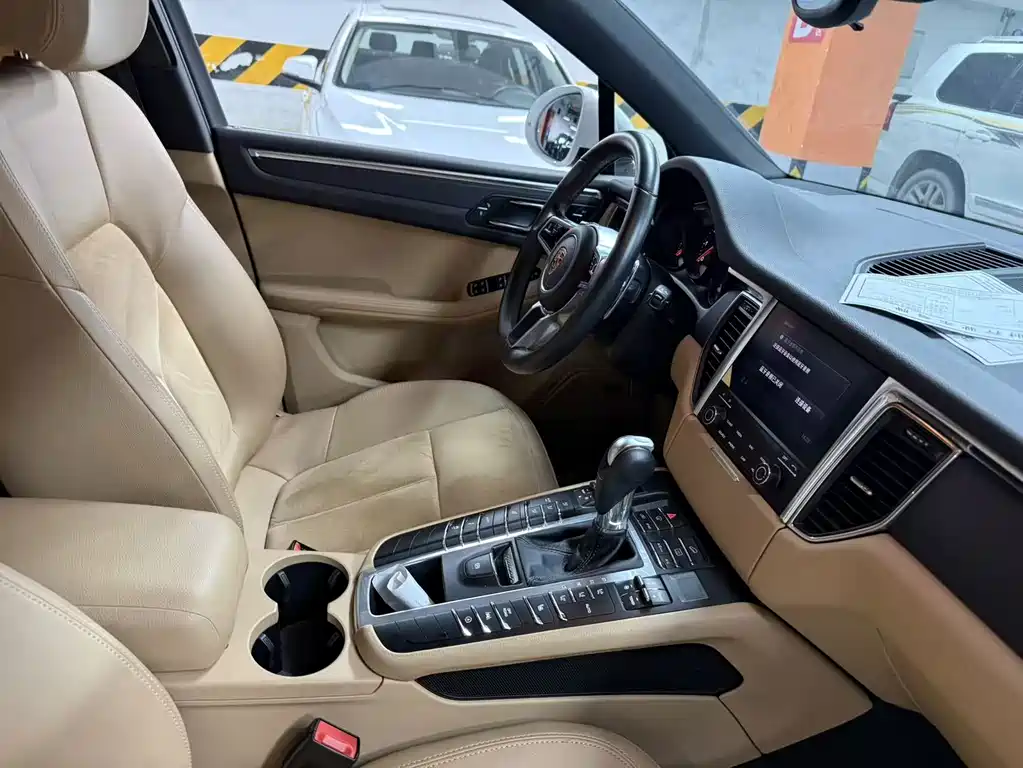 Porsche Macan 2017 — фото 15