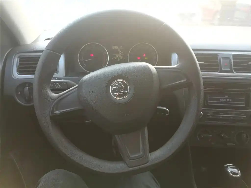 Skoda Rapid Spaceback 2014 — фото 11