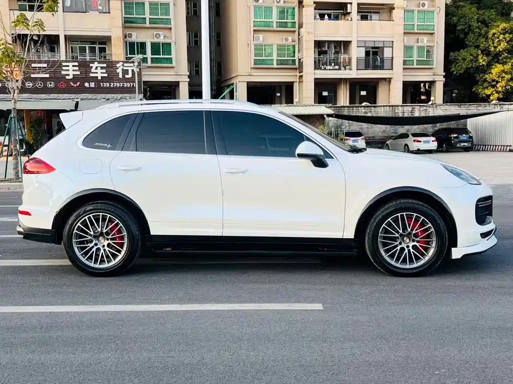 Porsche Cayenne 2015 — фото 3