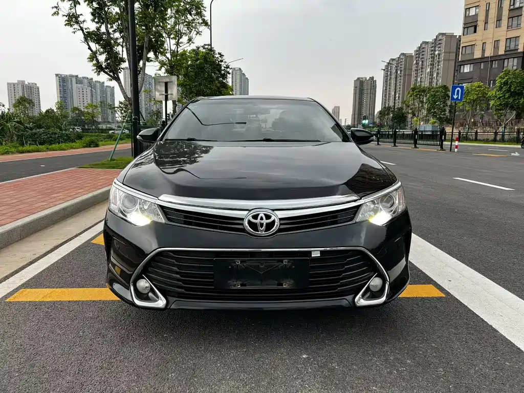 Toyota Camry 2017 — фото 2