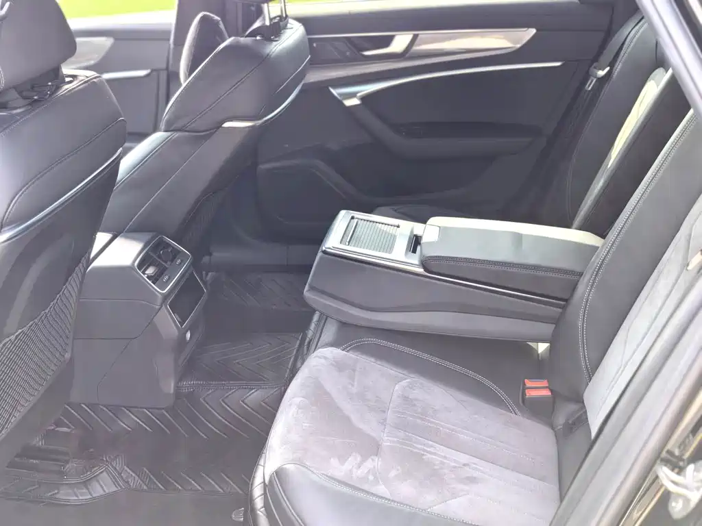 Audi A6L 2022