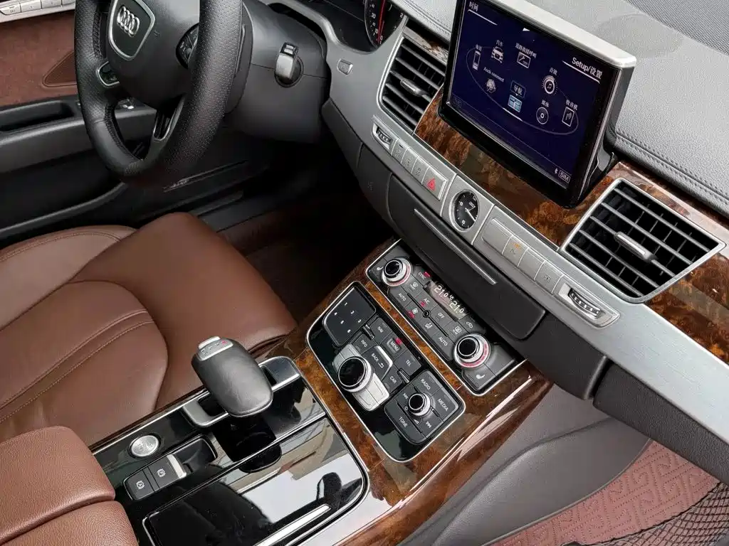 Audi A8 2018 — фото 11