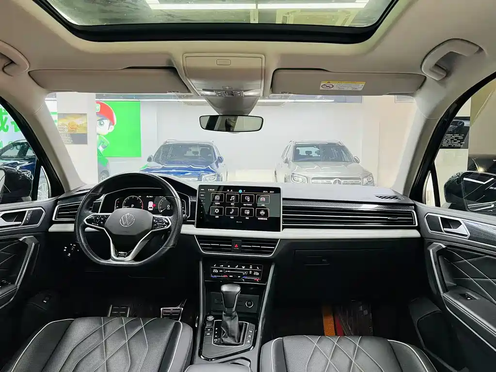 Volkswagen Tiguan L 2023 — фото 7