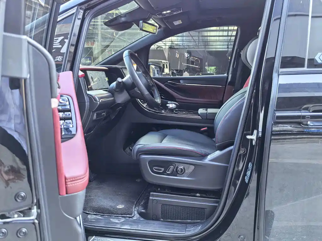GAC Trumpchi M8 2023 — фото 10