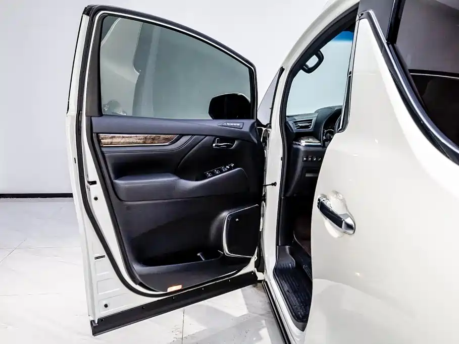 Toyota Vellfire 2021 — фото 8