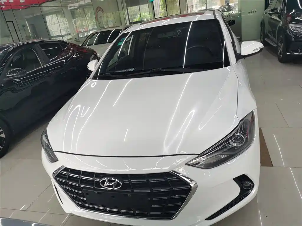 Hyundai Elantra 2019 — фото 3