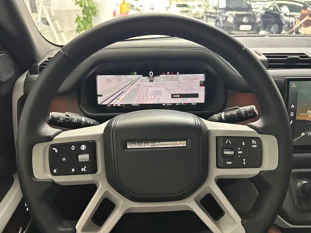 Land Rover Defender 2024 — фото 18