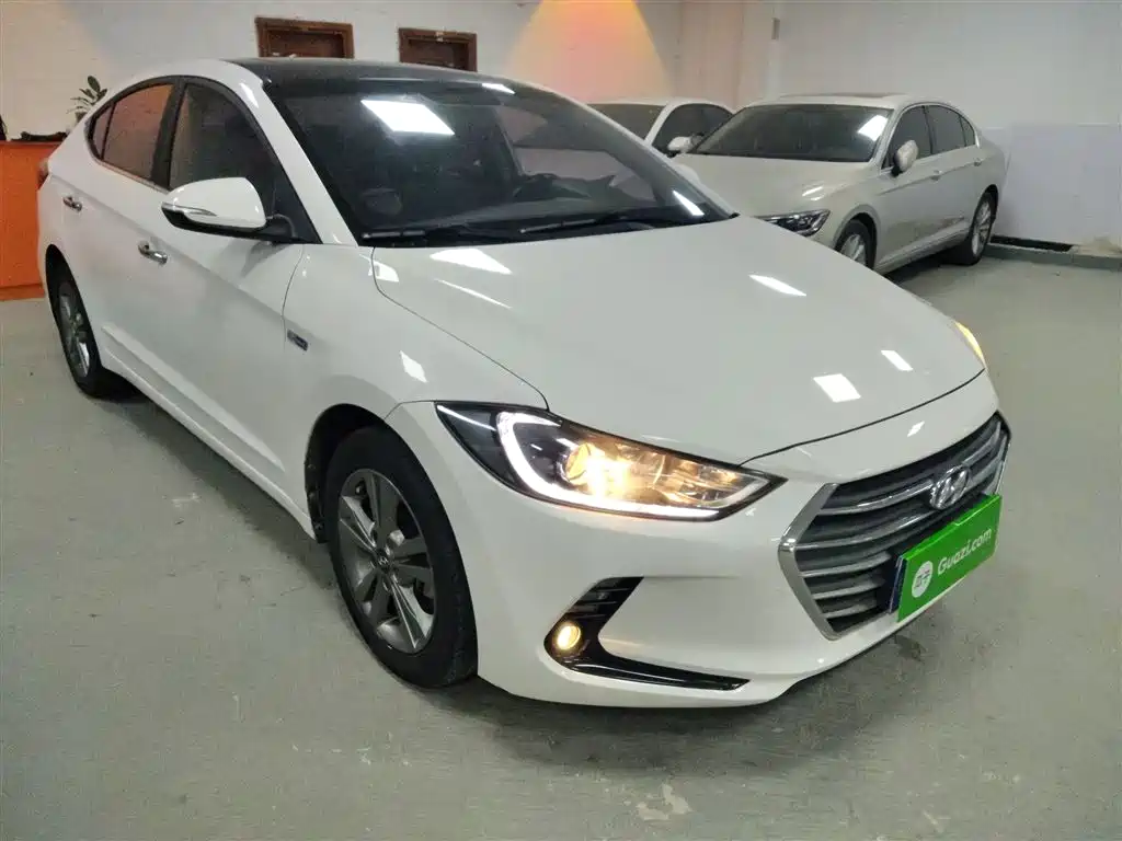 Hyundai Elantra 2018 — фото 22