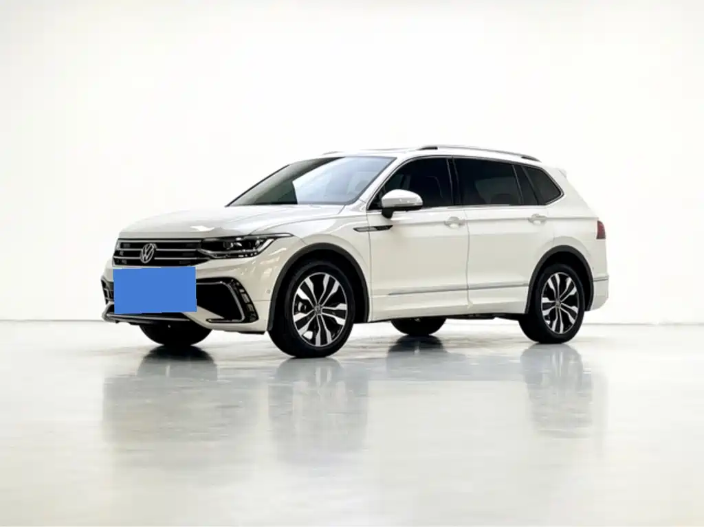 Volkswagen Tiguan L 2022 — фото 1