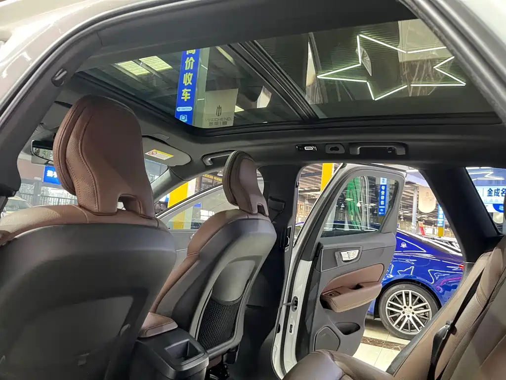Volvo XC60 2023 — фото 12