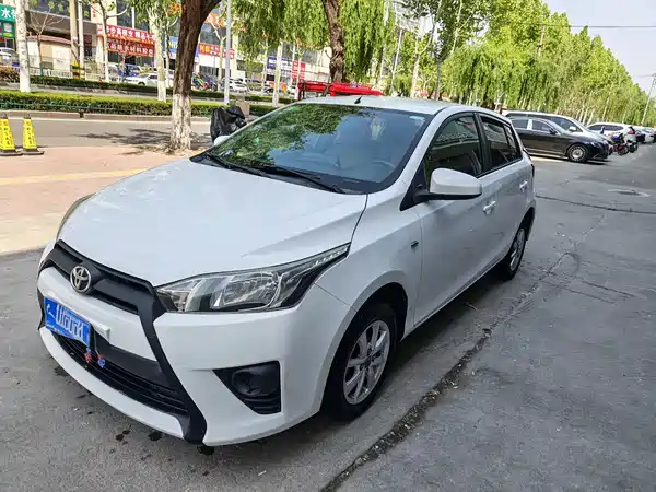 Toyota Yaris L 2014