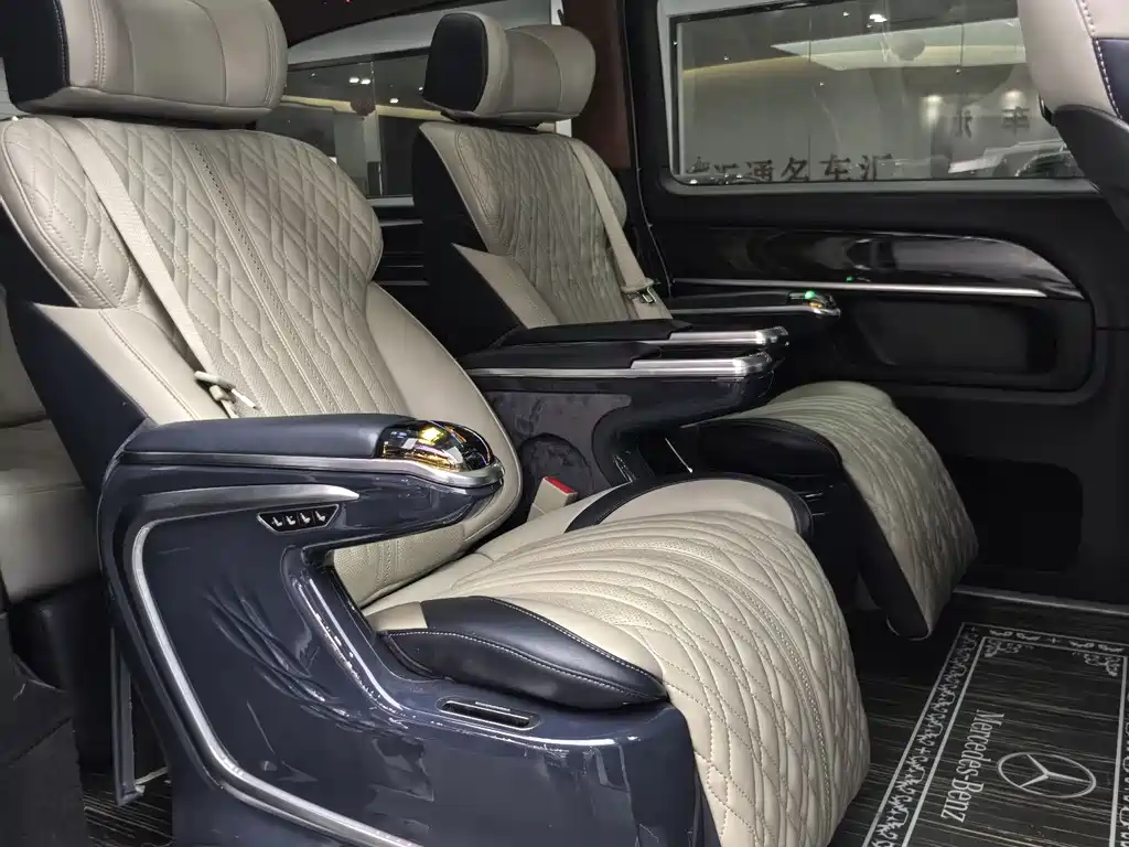Mercedes-Benz V-Class 2018 — фото 12