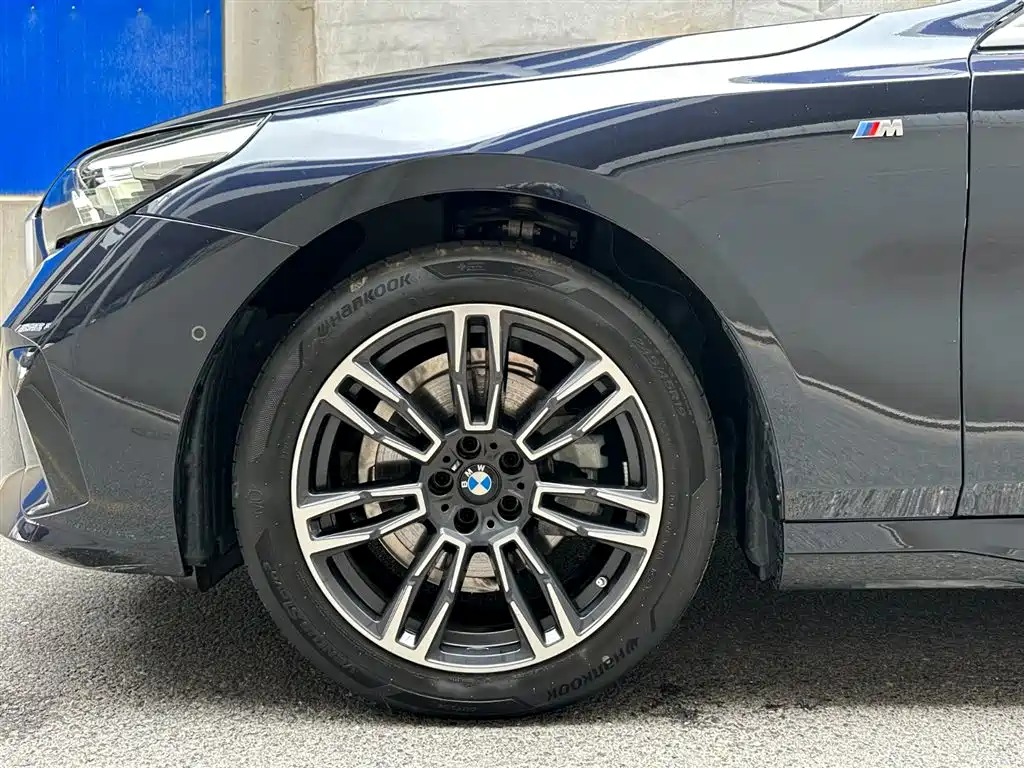 BMW 5 Series 2025