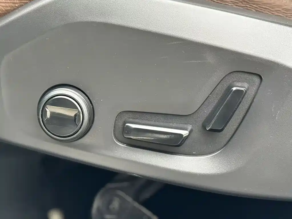 Volvo XC60 2021 — фото 14