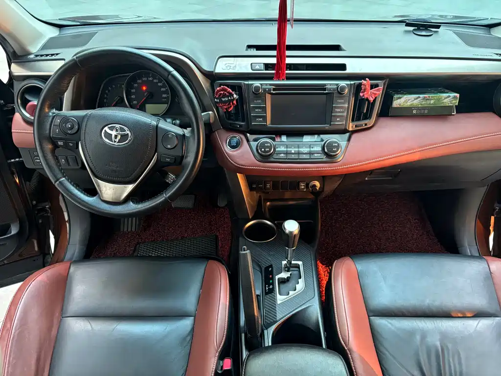 Toyota RAV4 2014 — фото 12