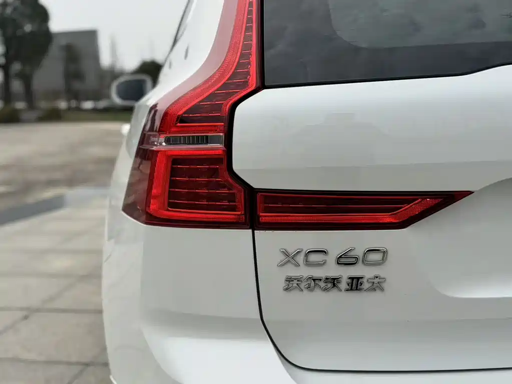 Volvo XC60 2021 — фото 38