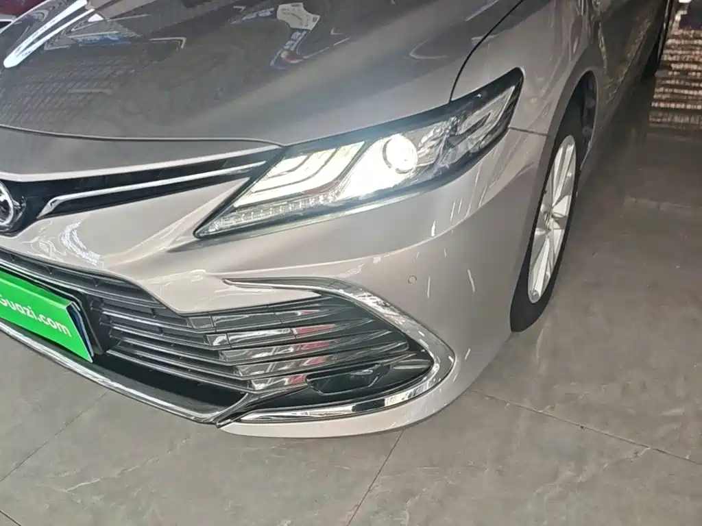 Toyota Camry 2023 — фото 24