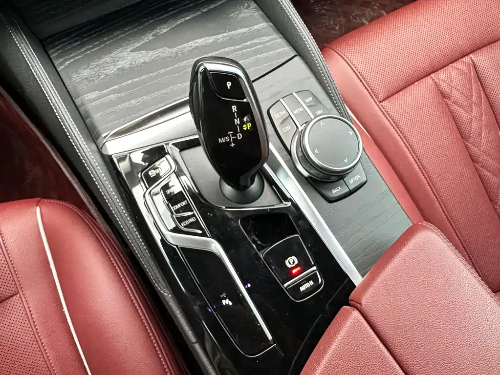BMW 5 Series 2021 — фото 16