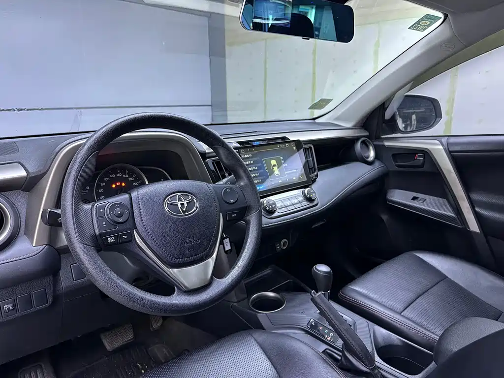 Toyota RAV4 2016 — фото 10
