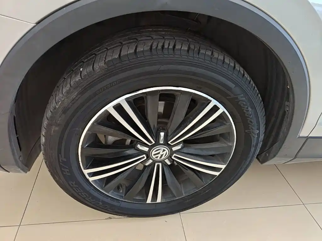 Volkswagen Tiguan L 2020 — фото 23
