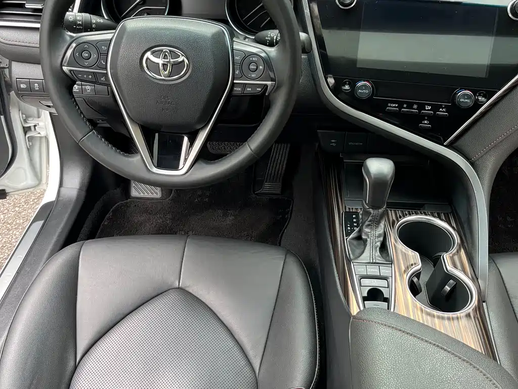 Toyota Camry 2019 — фото 7