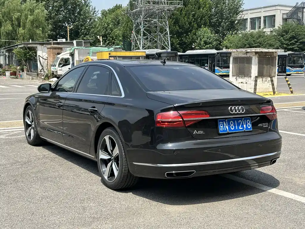 Audi A8 2015 — фото 21