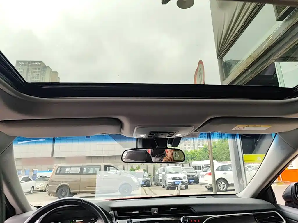 Toyota Camry 2019 — фото 18