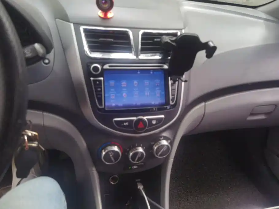 Hyundai Accent 2016 — фото 13
