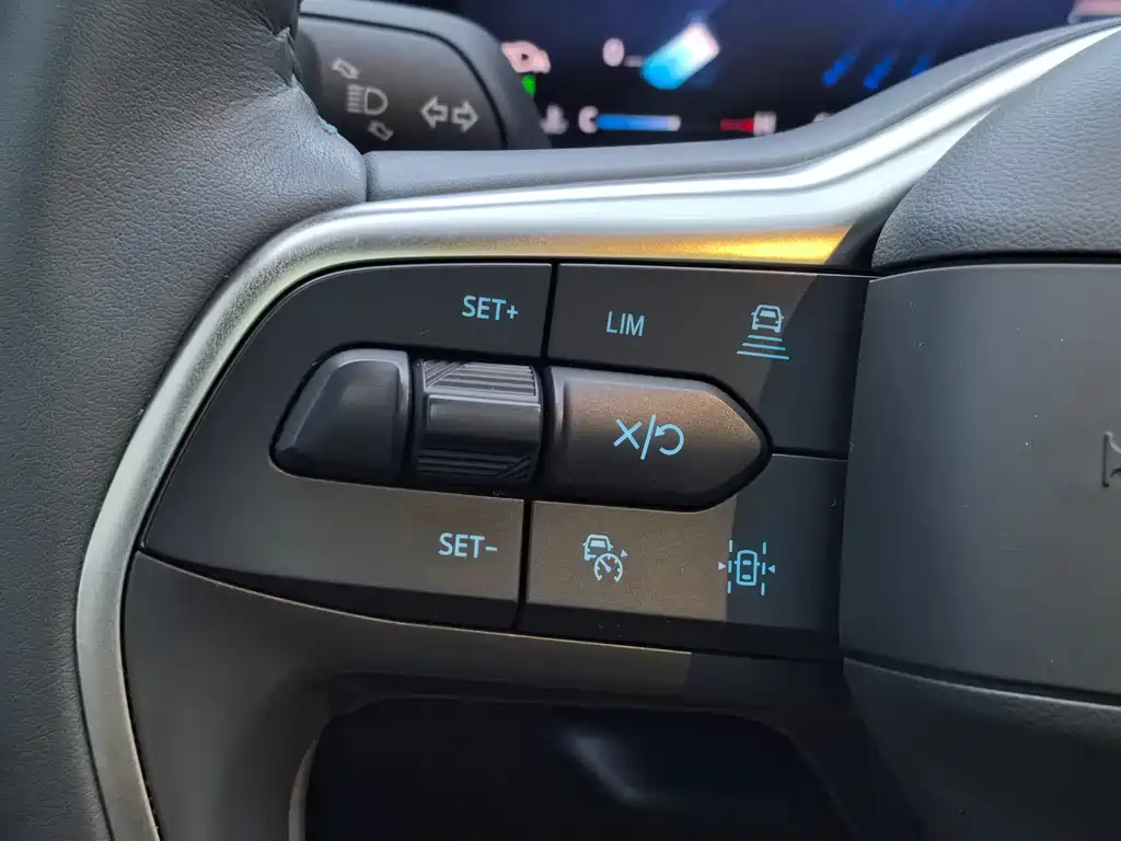 Ford Edge 2023 — фото 28