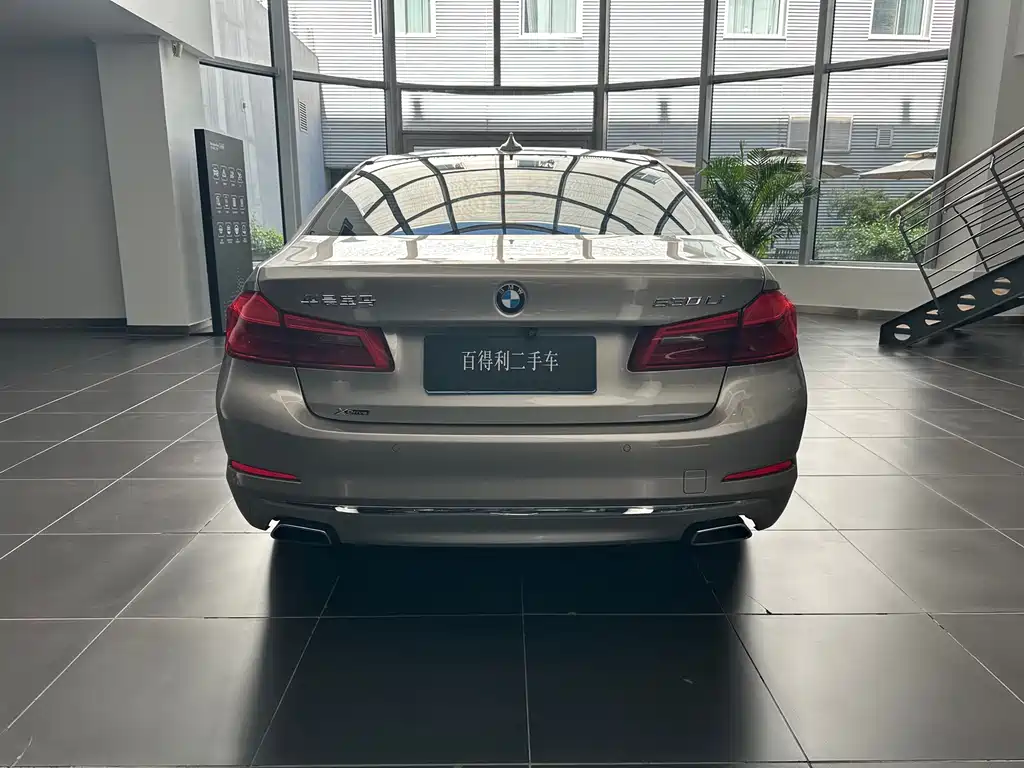 BMW 5 Series 2019 — фото 13