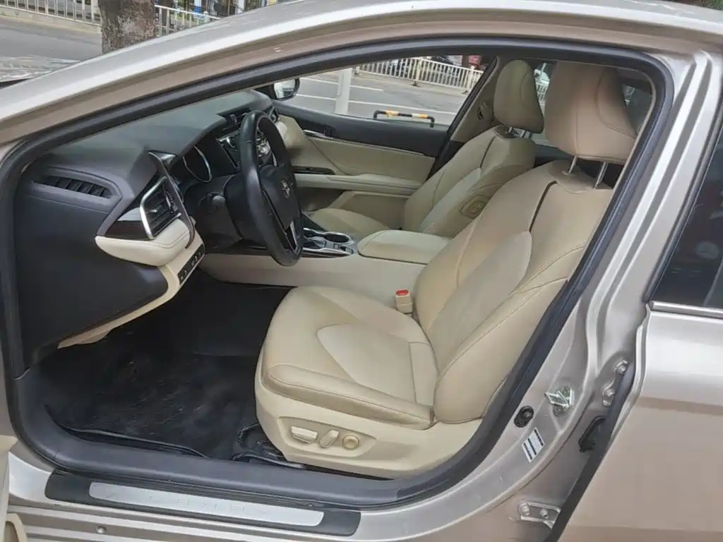 Toyota Camry 2019 — фото 15