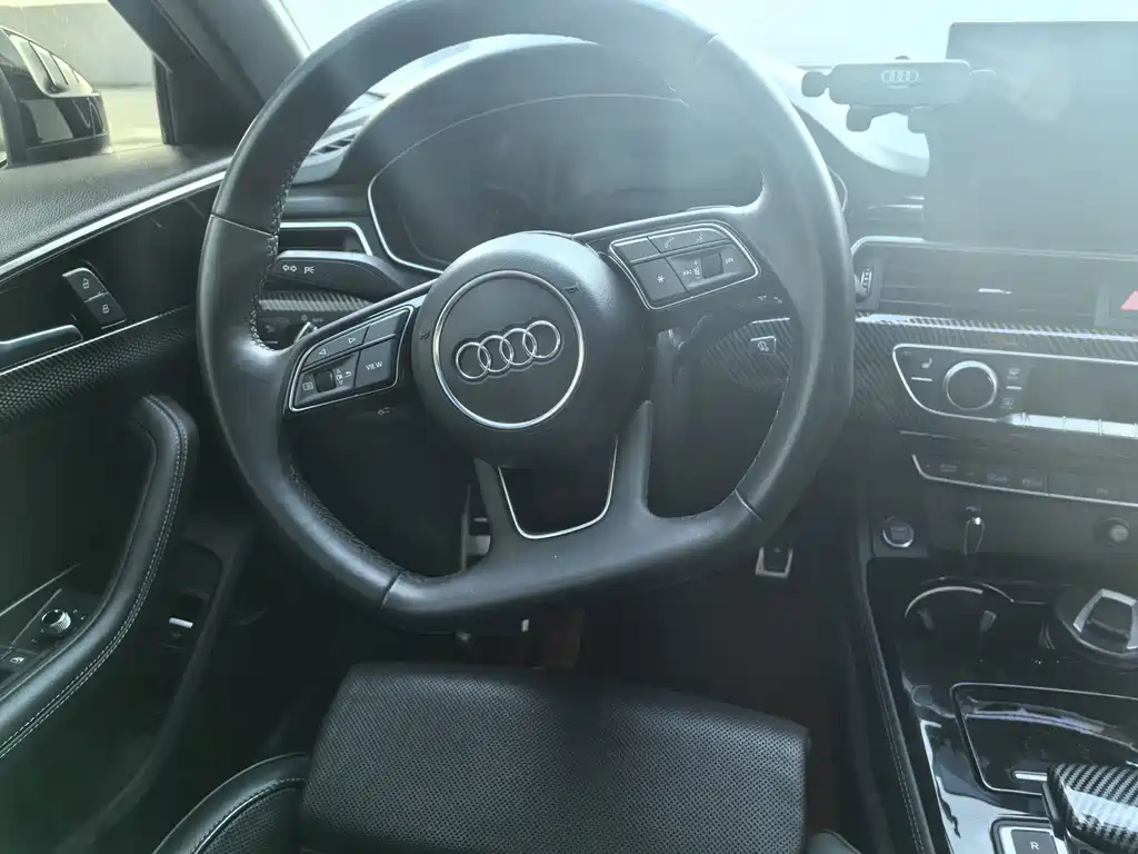 Audi A4L 2023 — фото 12