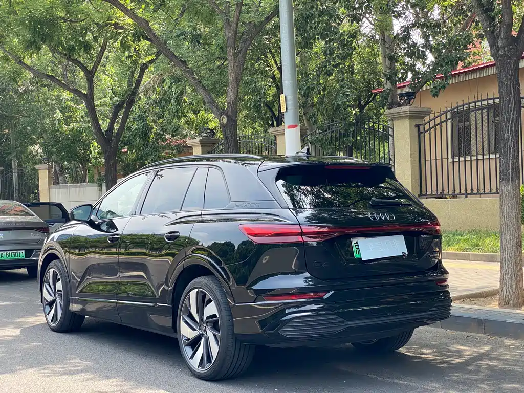 Audi Q5 e-tron 2024