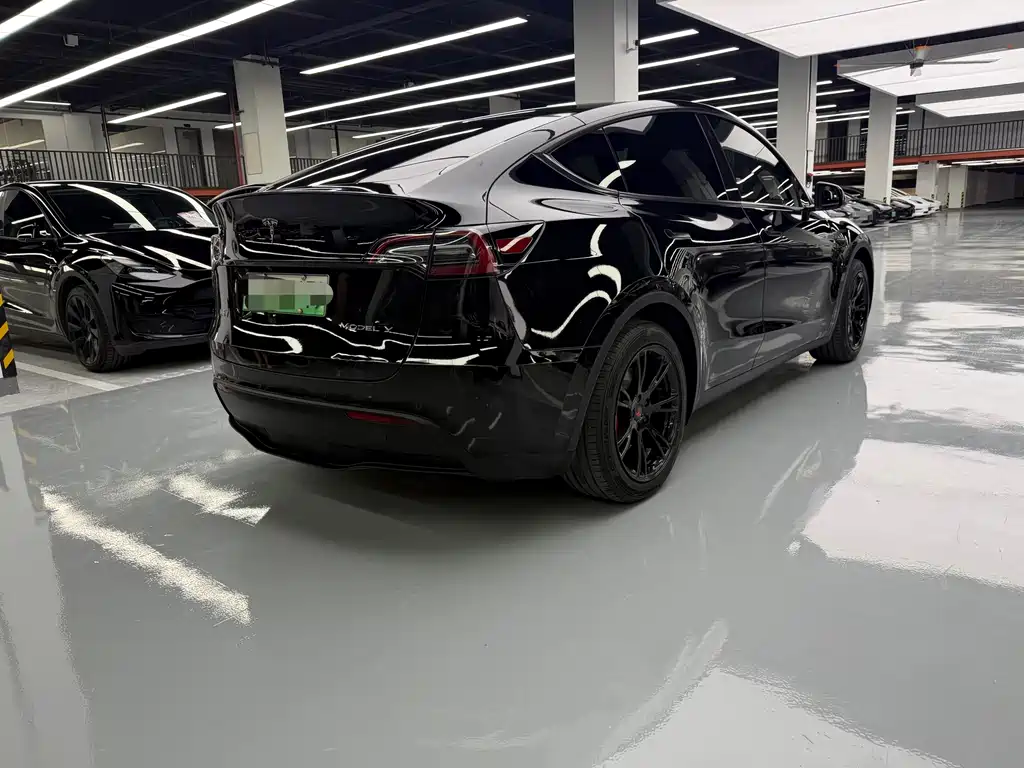 Tesla Model Y 2023 — фото 16