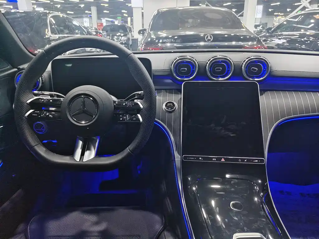 Mercedes-Benz C-Class 2025 — фото 15