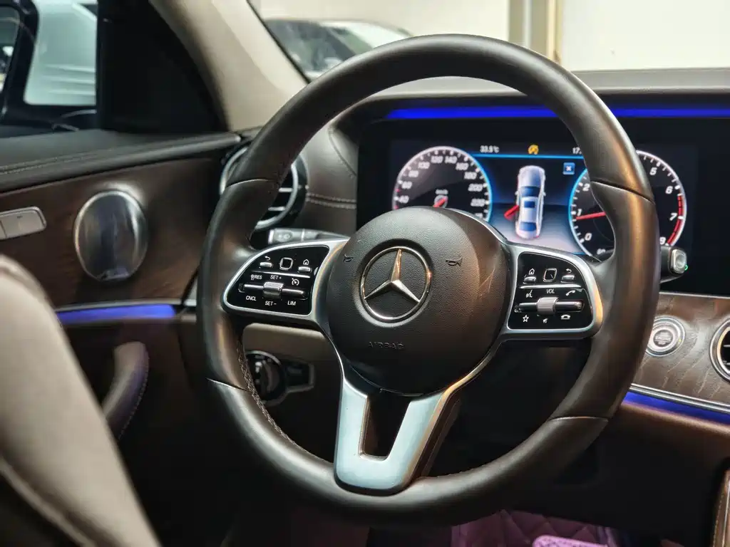 Mercedes-Benz E-Class 2019 — фото 12