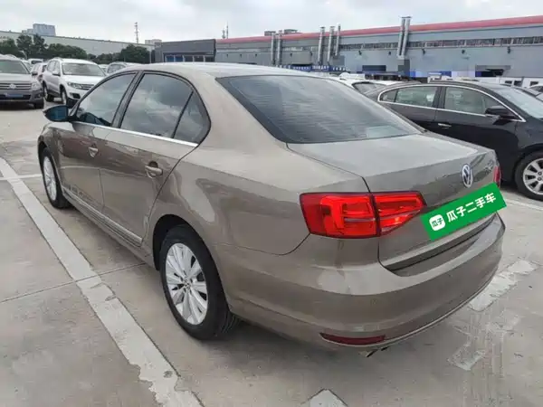 Volkswagen Sagitar 2016
