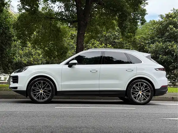 Porsche Cayenne 2025
